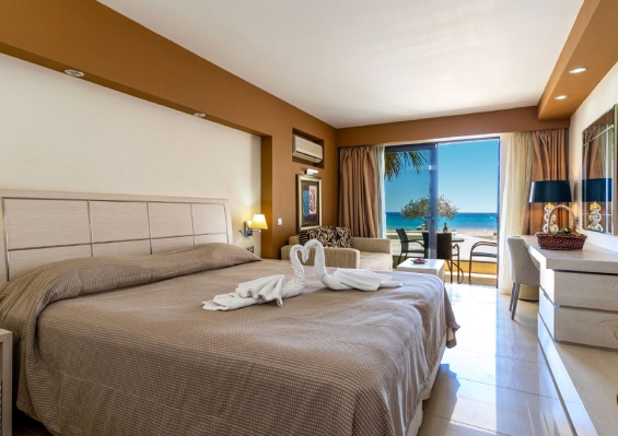 Hôtel Kamari Plus 4* by Ôvoyages Hôtel Kamari Plus 4* by Ôvoyages