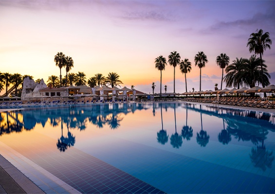 Hôtel Adora & Resort 5* Hôtel Adora & Resort 5*