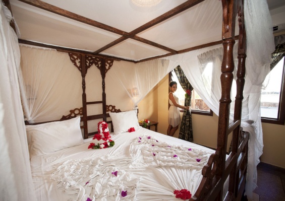 Combiné Jaz Amaluna 4* Adult Only +16 & Safari 2 nuits dans la réserve de Selous en avion Combiné Jaz Amaluna 4* Adult Only +16 & Safari 2 nuits dans la réserve de Selous en avion