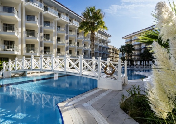 Hôtel & Suites Ramada by Wyndham Kusadasi 4* Hôtel & Suites Ramada by Wyndham Kusadasi 4*